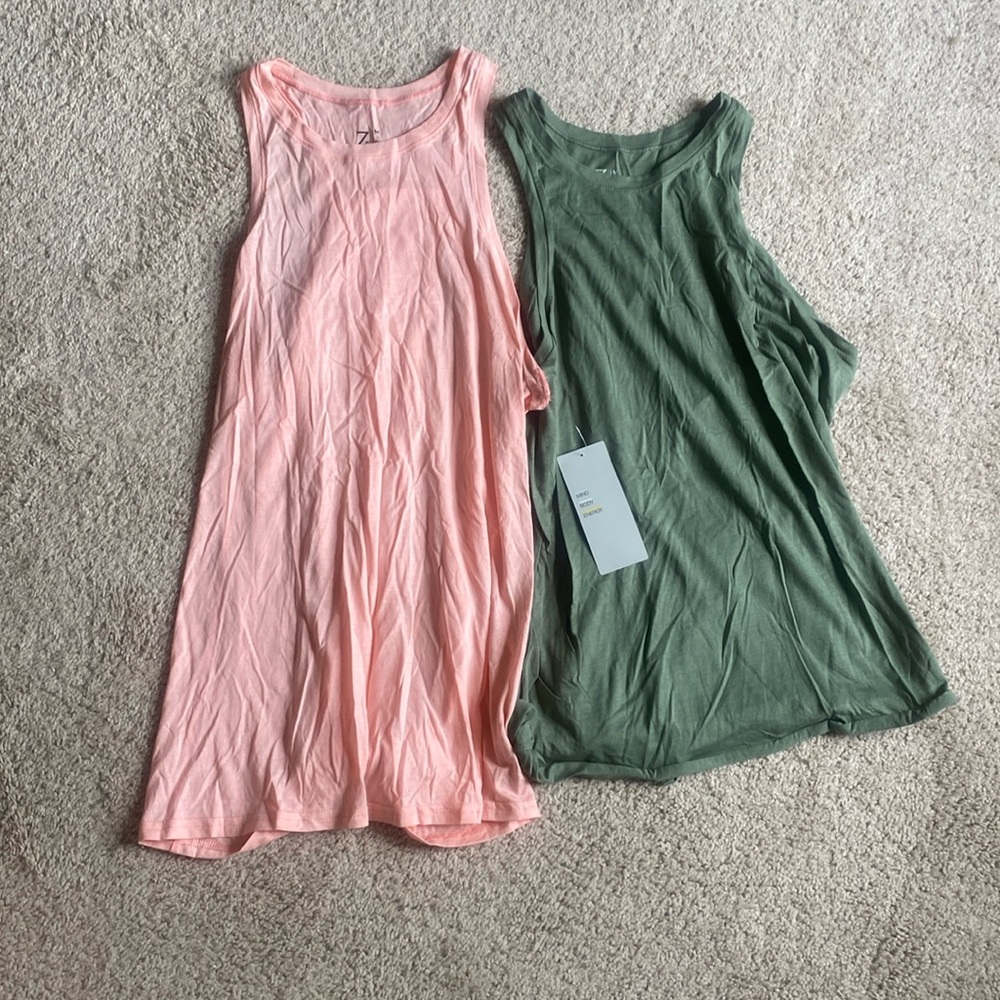 Brand new Zella workout tops 💪